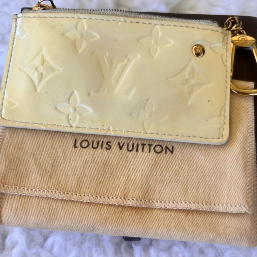 Louis Vuitton Cream Vernis Key and Cardholder (CA1006) Full Inclusion